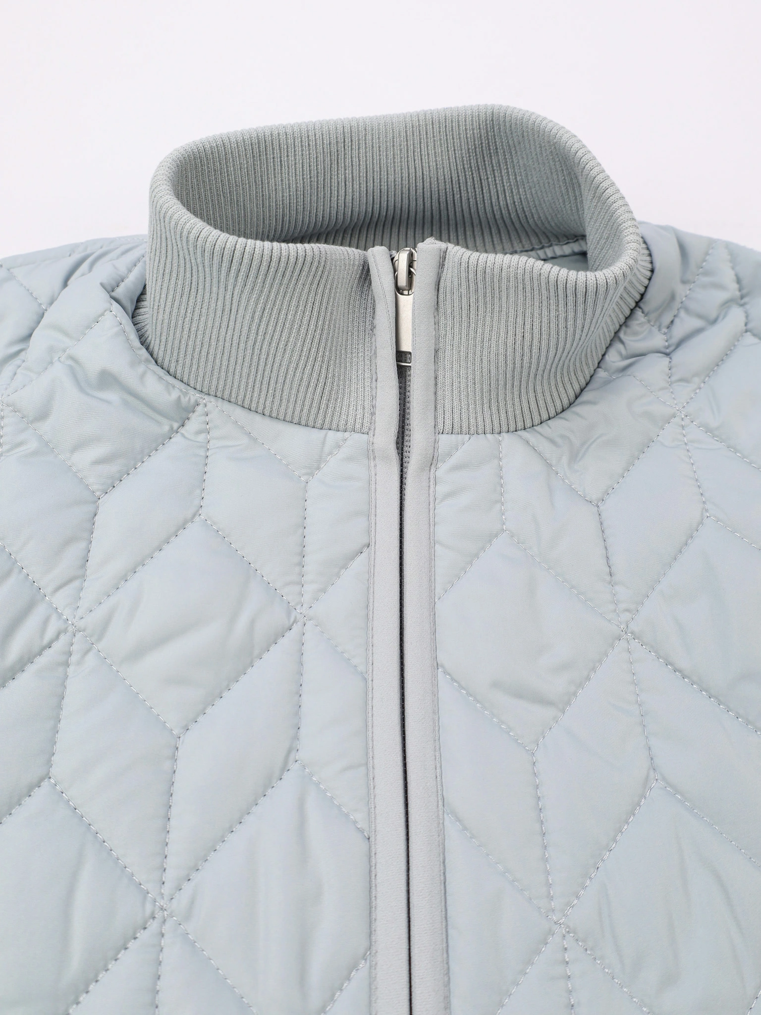 Пальто стеганое голубого цвета прямого кроя